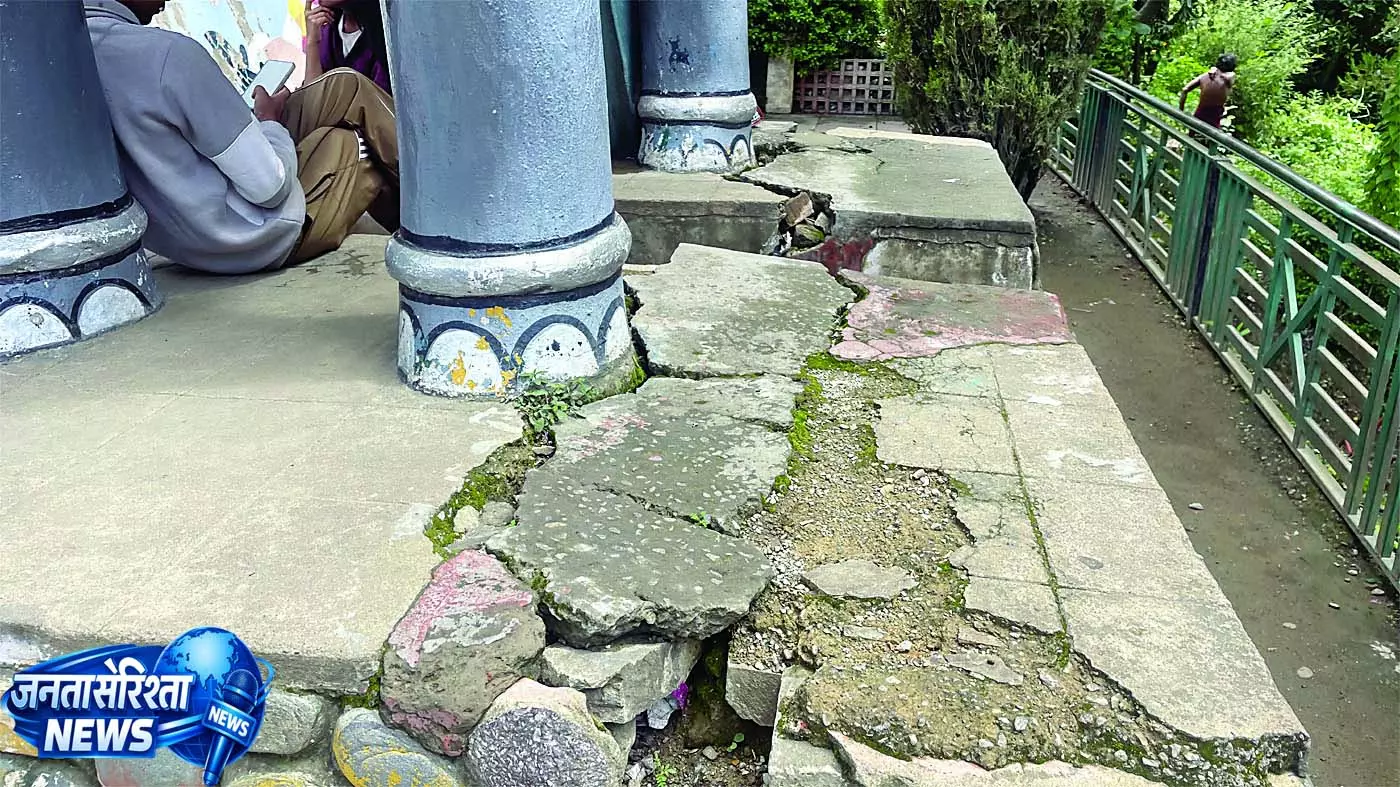 बदहाल हुए सोलन के पार्क, गड्ढों और टूटी पगडंडियों से बढ़ा हादसों का खतरा बदहाल हुए सोलन के पार्क, गड्ढों और टूटी पगडंडियों से बढ़ा हादसों का खतरा