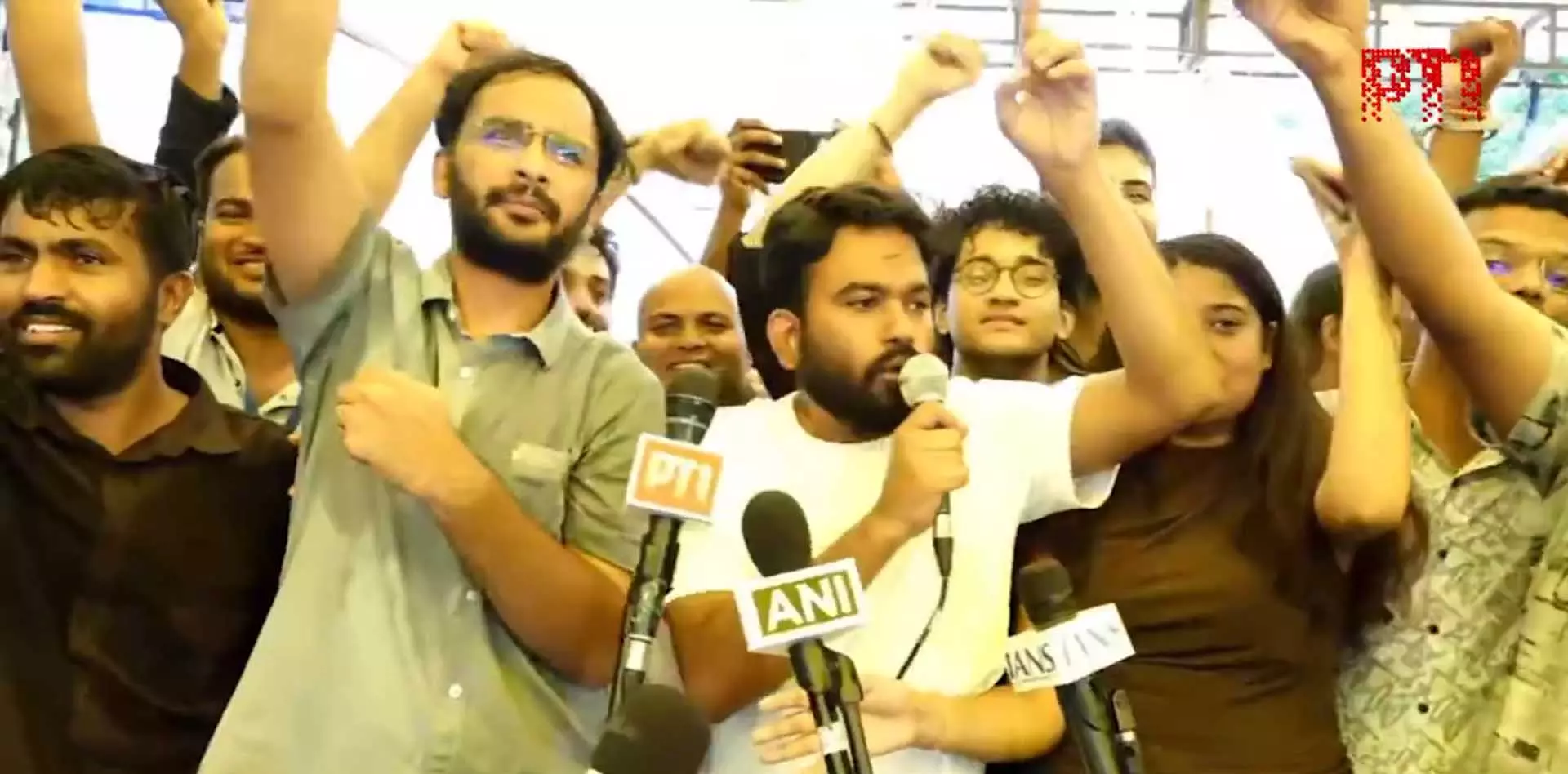 धर्मेंद्र प्रधान के इस्तीफे पर विपक्ष का हमला धर्मेंद्र प्रधान के इस्तीफे पर विपक्ष का हमला
