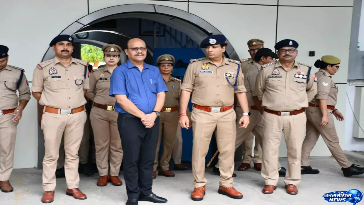 Jail में औचक निरीक्षण, बंदियों की सुविधाओं और सुरक्षा का लिया हाल Jail में औचक निरीक्षण, बंदियों की सुविधाओं और सुरक्षा का लिया हाल