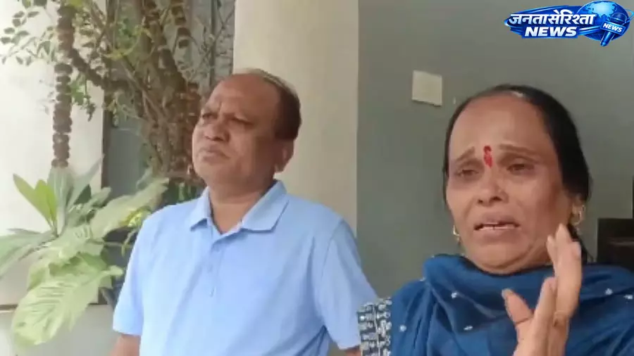 धर्मेंद्र प्रधान के इस्तीफे पर अभिजीत दिपके के घर खुशी का माहौल धर्मेंद्र प्रधान के इस्तीफे पर अभिजीत दिपके के घर खुशी का माहौल