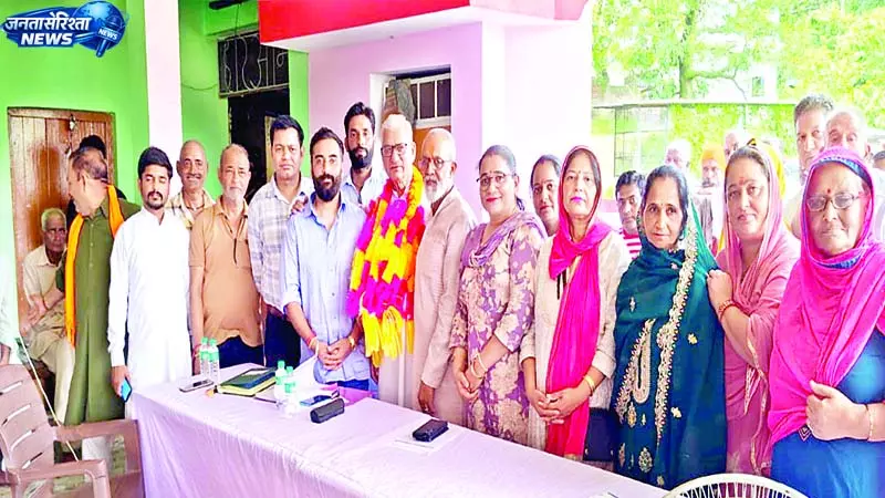 अंबोटा पंचायत का फैसला, घर-घर से कूड़ा उठाने को देना होगा एक रुपया अंबोटा पंचायत का फैसला, घर-घर से कूड़ा उठाने को देना होगा एक रुपया