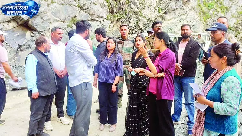 पहाड़ों में सफर या मौत की डगर पहाड़ों में सफर या मौत की डगर