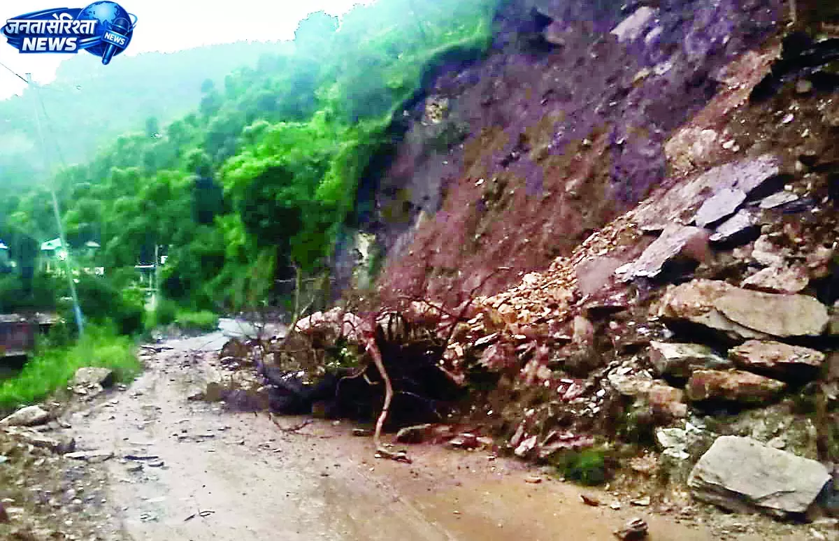 PWD ने युद्धस्तर पर खोले 75 मार्ग, 16 पेयजल योजनाएं बहाल PWD ने युद्धस्तर पर खोले 75 मार्ग, 16 पेयजल योजनाएं बहाल