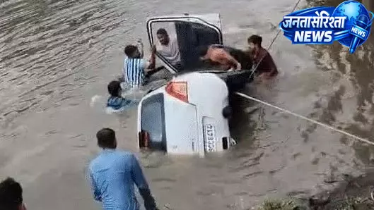राजगढ़ में दर्दनाक हादसा, तालाब में कार गिरने से पांच लोगों की मौत