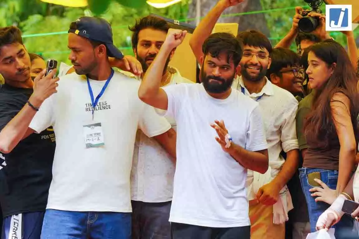 कॉकरोच जनता पार्टी का आंदोलन खत्म करने का ऐलान, कहा- सरकार ने मान ली मांग कॉकरोच जनता पार्टी का आंदोलन खत्म करने का ऐलान, कहा- सरकार ने मान ली मांग