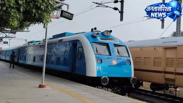 मेंटेनेंस के बाद फिर दौड़ी हाइड्रोजन ट्रेन मेंटेनेंस के बाद फिर दौड़ी हाइड्रोजन ट्रेन