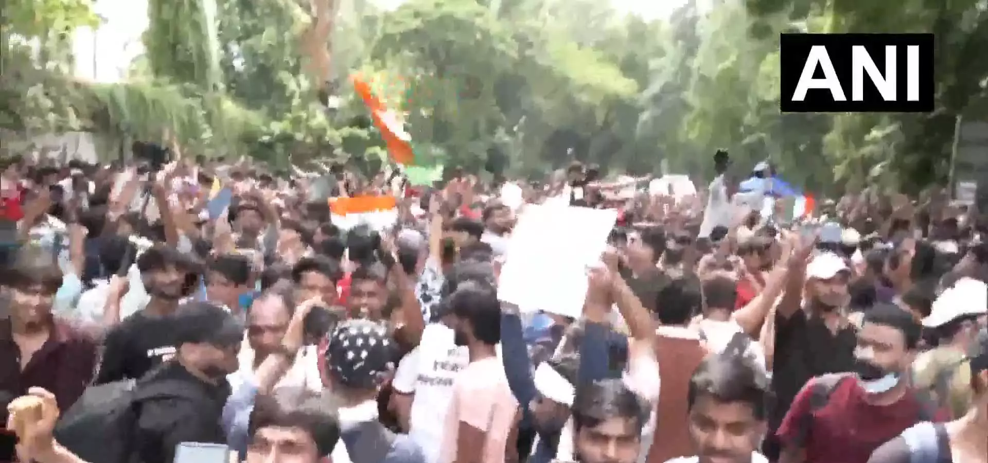 छात्रों का आंदोलन खत्म: जाने लगे युवा...जंतर-मंतर का लेटेस्ट VIDEO देखें छात्रों का आंदोलन खत्म: जाने लगे युवा...जंतर-मंतर का लेटेस्ट VIDEO देखें