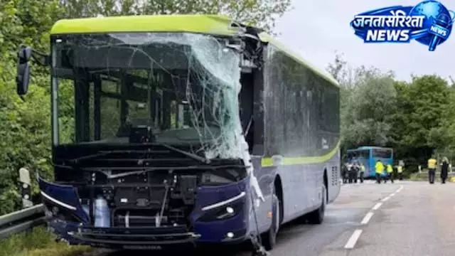 सीरिया में दर्दनाक बस हादसा, 35 लोगों की मौत सीरिया में दर्दनाक बस हादसा, 35 लोगों की मौत