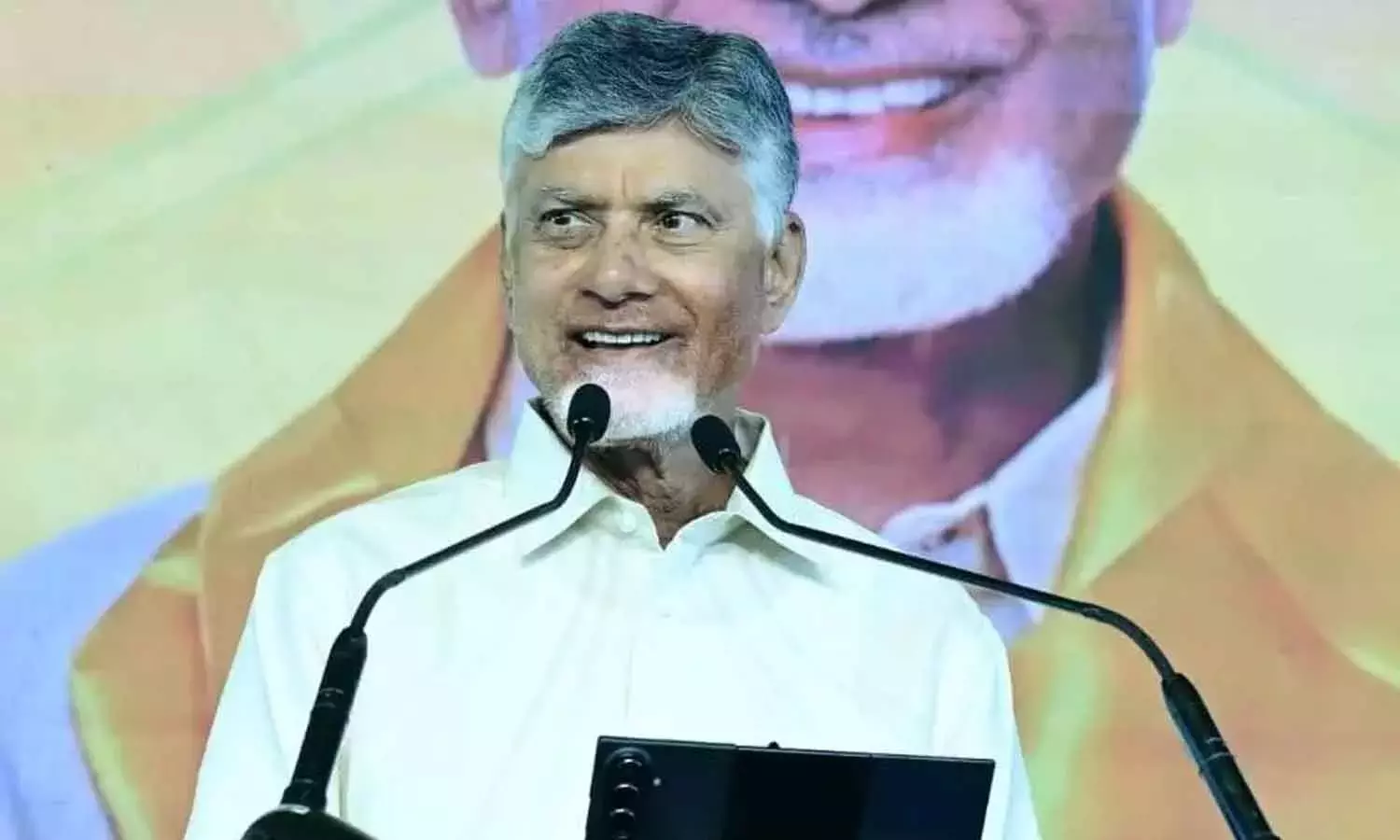 CM चंद्रबाबू ने कुरनूल में संजीवनी स्वास्थ्य कार्यक्रम का शुभारंभ किया CM चंद्रबाबू ने कुरनूल में संजीवनी स्वास्थ्य कार्यक्रम का शुभारंभ किया