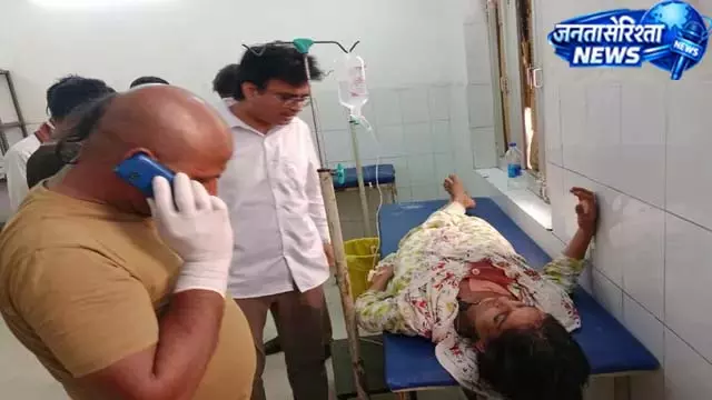 बलिया में पारिवारिक विवाद, महिला को चाकू मारकर घायल किया बलिया में पारिवारिक विवाद, महिला को चाकू मारकर घायल किया