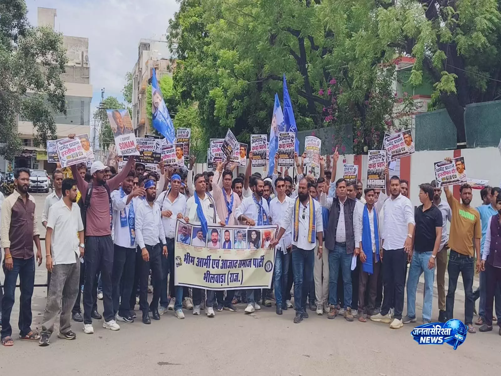 पेपर लीक, छात्र आंदोलन पर पुलिस कार्रवाई के विरोध में संगठनों का प्रदर्शन, राष्ट्रपति के नाम सौंपा ज्ञापन पेपर लीक, छात्र आंदोलन पर पुलिस कार्रवाई के विरोध में संगठनों का प्रदर्शन, राष्ट्रपति के नाम सौंपा ज्ञापन