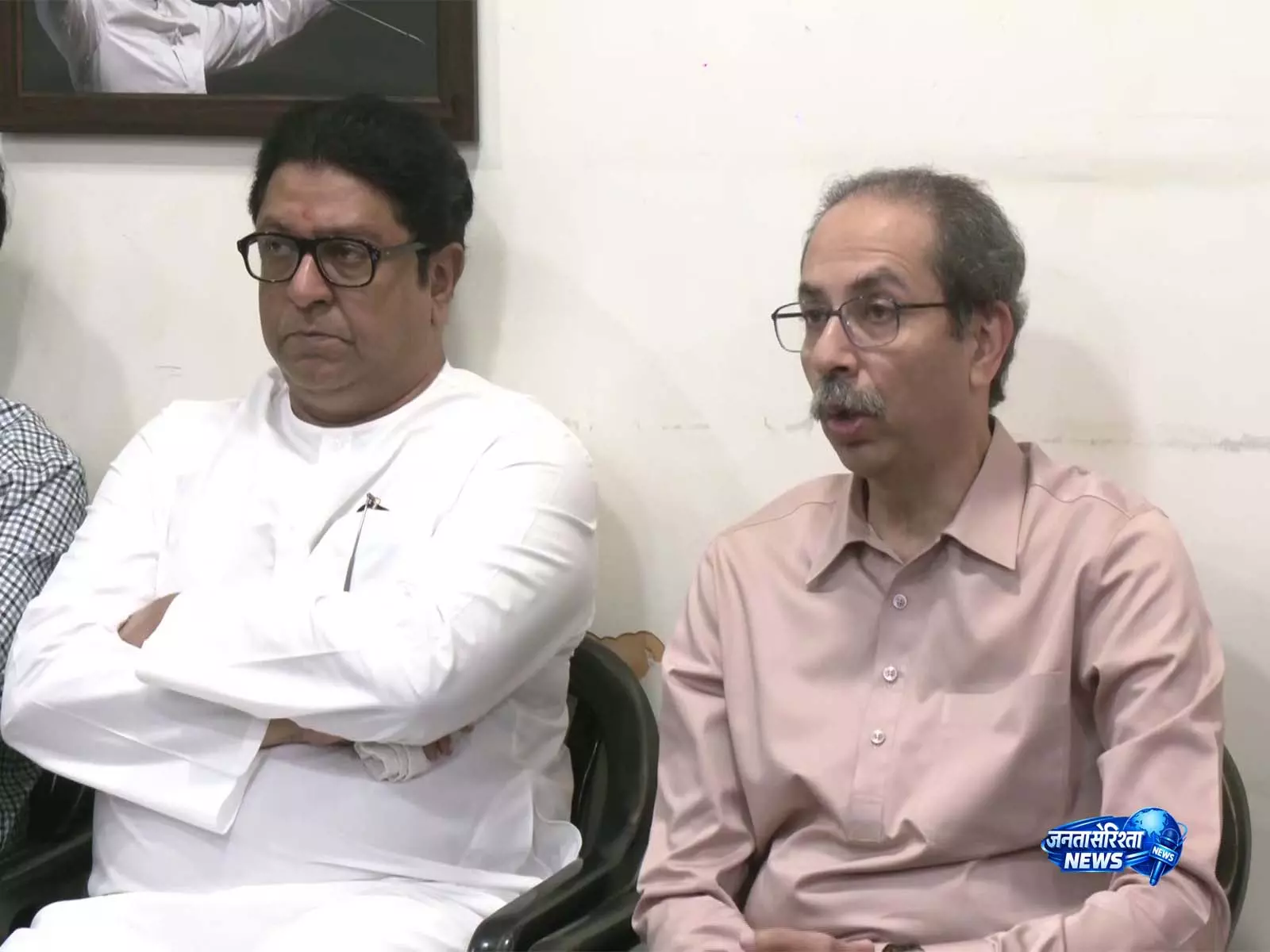 धर्मेंद्र प्रधान के इस्तीफे पर उद्धव-राज ठाकरे ने छात्रों के आंदोलन को सराहा धर्मेंद्र प्रधान के इस्तीफे पर उद्धव-राज ठाकरे ने छात्रों के आंदोलन को सराहा