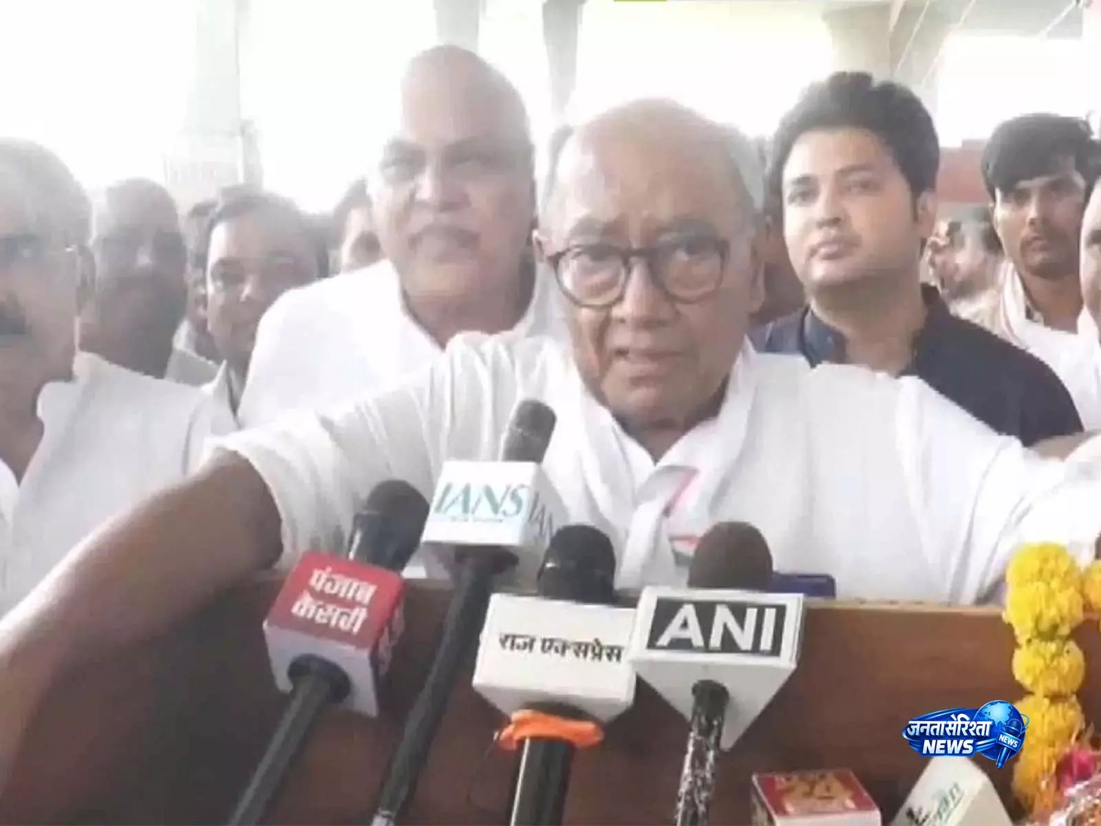धर्मेंद्र प्रधान के इस्तीफे पर दिग्विजय सिंह बोले, लोकतंत्र की जीत धर्मेंद्र प्रधान के इस्तीफे पर दिग्विजय सिंह बोले, लोकतंत्र की जीत