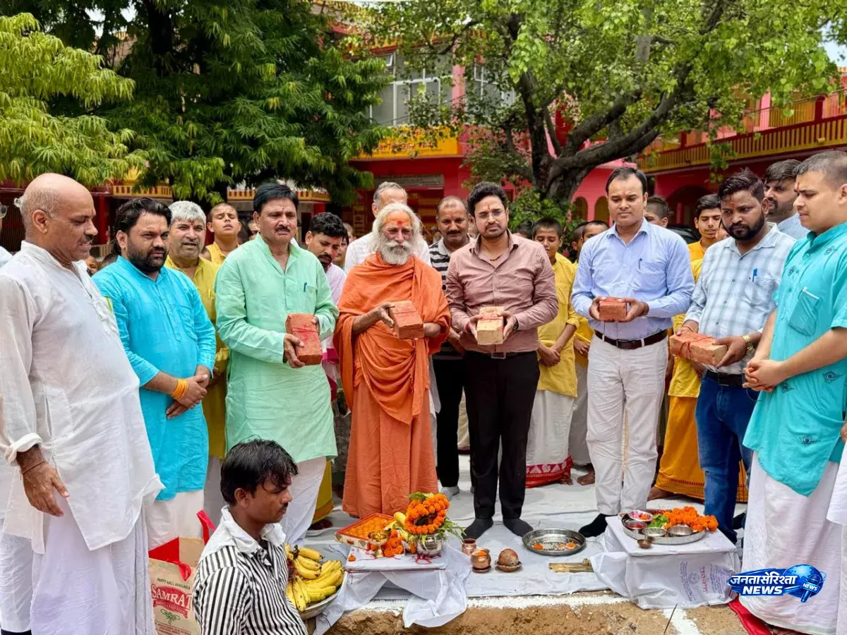 वैदिक मंत्रों के बीच अक्षय वट सौंदर्यीकरण का शुभारंभ, श्रीशुकदेव आश्रम में विकास कार्य शुरू वैदिक मंत्रों के बीच अक्षय वट सौंदर्यीकरण का शुभारंभ, श्रीशुकदेव आश्रम में विकास कार्य शुरू