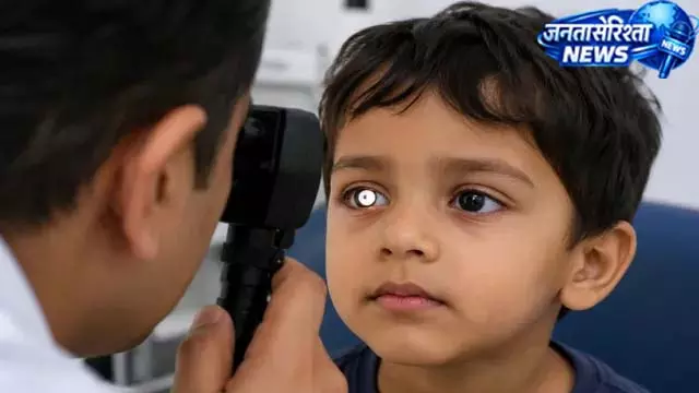 आंख में सफेद धब्बा, नजरअंदाज करना पड़ सकता है भारी आंख में सफेद धब्बा, नजरअंदाज करना पड़ सकता है भारी
