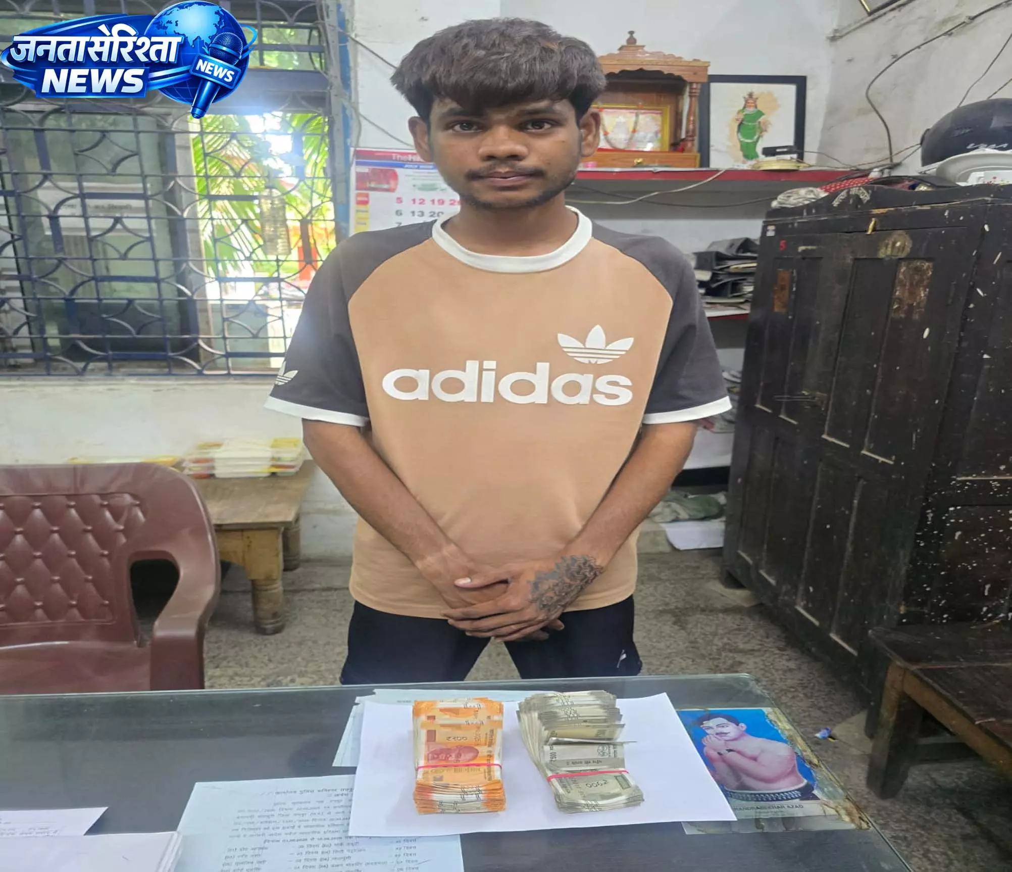 Raipur Breaking: दोपहिया वाहन की डिक्की से 61 हजार की चोरी, 2 आरोपी गिरफ्तार Raipur Breaking: दोपहिया वाहन की डिक्की से 61 हजार की चोरी, 2 आरोपी गिरफ्तार