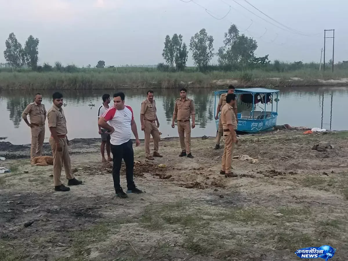 शुकतीर्थ में फिर मिला शव, मोटरबोट से बाहर निकाला; चार दिन में दूसरी घटना से बढ़ी चिंता शुकतीर्थ में फिर मिला शव, मोटरबोट से बाहर निकाला; चार दिन में दूसरी घटना से बढ़ी चिंता