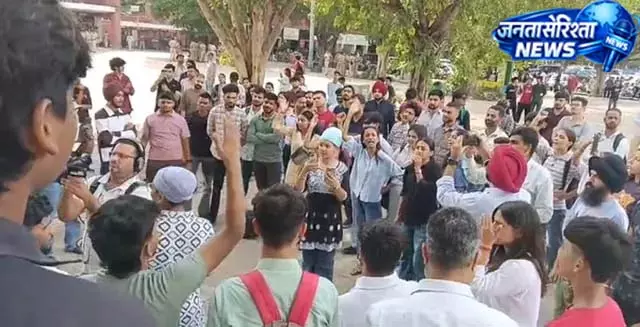 चंडीगढ़ में प्रदर्शनकारियों का जश्न, आंदोलन जारी चंडीगढ़ में प्रदर्शनकारियों का जश्न, आंदोलन जारी