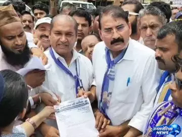 परीक्षा प्रणाली में सुधार की मांग को लेकर प्रदर्शन, आजाद समाज पार्टी ने राष्ट्रपति के नाम दिया ज्ञापन परीक्षा प्रणाली में सुधार की मांग को लेकर प्रदर्शन, आजाद समाज पार्टी ने राष्ट्रपति के नाम दिया ज्ञापन