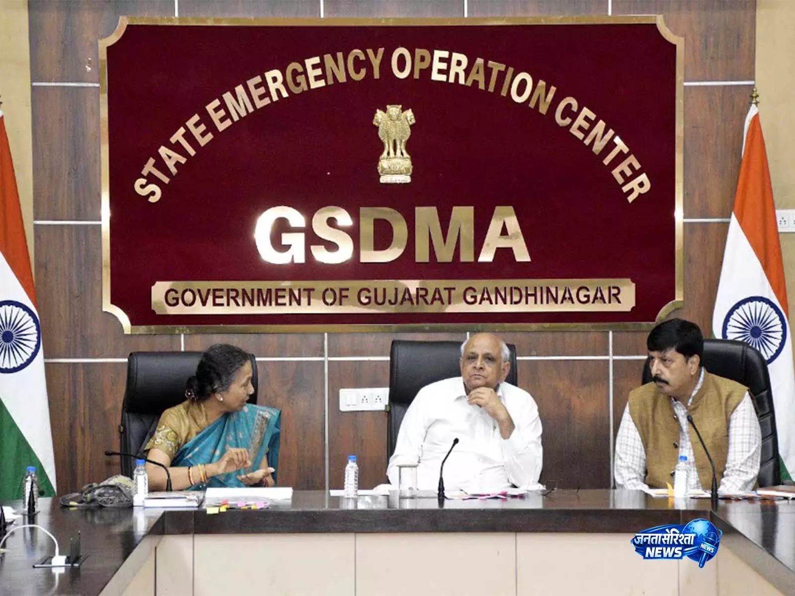 गुजरात के CM पटेल ने स्टेट इमरजेंसी ऑपरेशन्स सेंटर में बारिश की स्थिति की समीक्षा की गुजरात के CM पटेल ने स्टेट इमरजेंसी ऑपरेशन्स सेंटर में बारिश की स्थिति की समीक्षा की