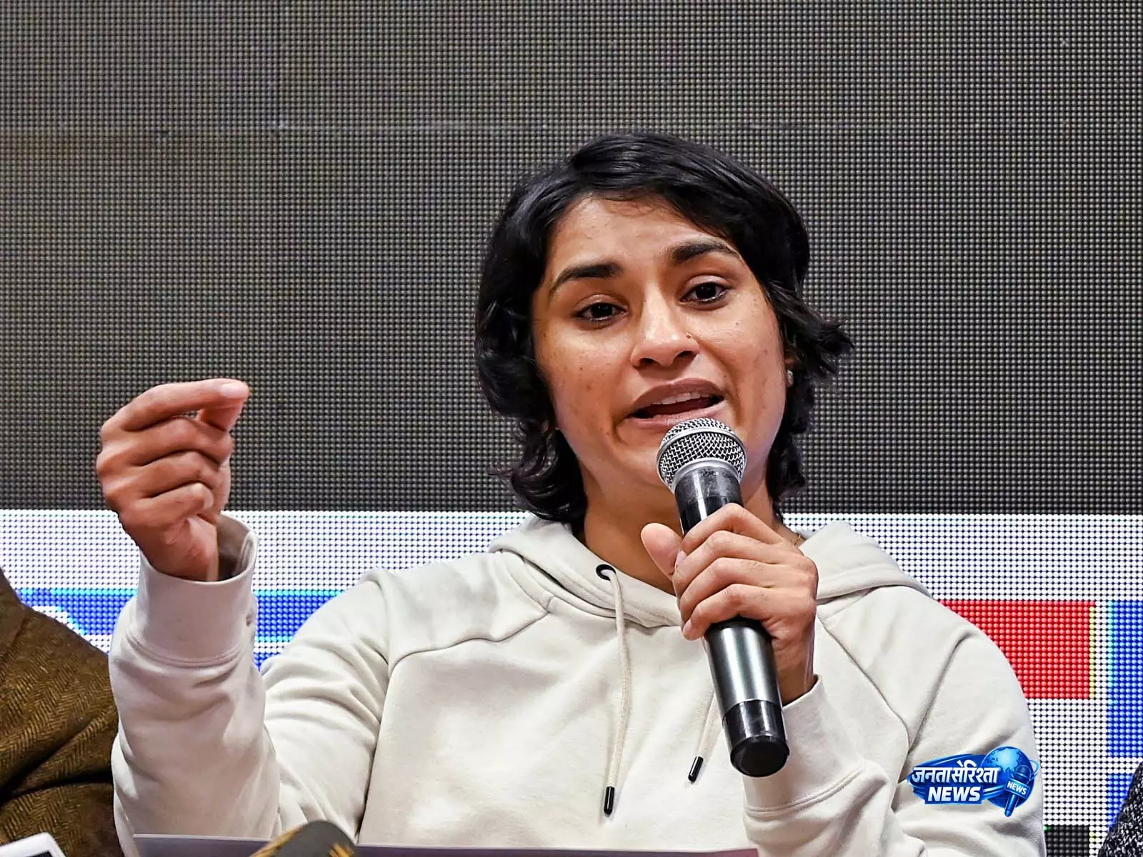 धर्मेंद्र प्रधान के इस्तीफे पर विनेश फोगाट बोलीं, युवाओं की जीत हुई धर्मेंद्र प्रधान के इस्तीफे पर विनेश फोगाट बोलीं, युवाओं की जीत हुई