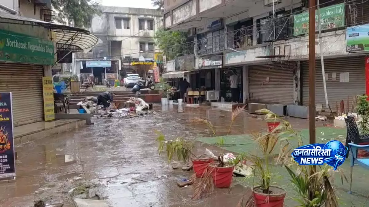 अहमदाबाद बारिश का कहर, इंद्रप्रस्थ कॉम्प्लेक्स में दुकानों का करोड़ों का नुकसान अहमदाबाद बारिश का कहर, इंद्रप्रस्थ कॉम्प्लेक्स में दुकानों का करोड़ों का नुकसान