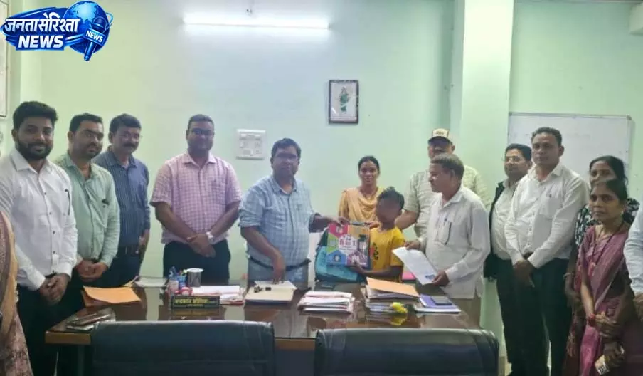 भटके मासूम को मिला अपना परिवार: बाल कल्याण समिति बालोद की पहल बनी नई जिंदगी की उम्मीद भटके मासूम को मिला अपना परिवार: बाल कल्याण समिति बालोद की पहल बनी नई जिंदगी की उम्मीद