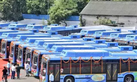 Andhra: विजाग को पीएम ई-बस सेवा के तहत 100 ई-बसें मिलेंगी Andhra: विजाग को पीएम ई-बस सेवा के तहत 100 ई-बसें मिलेंगी