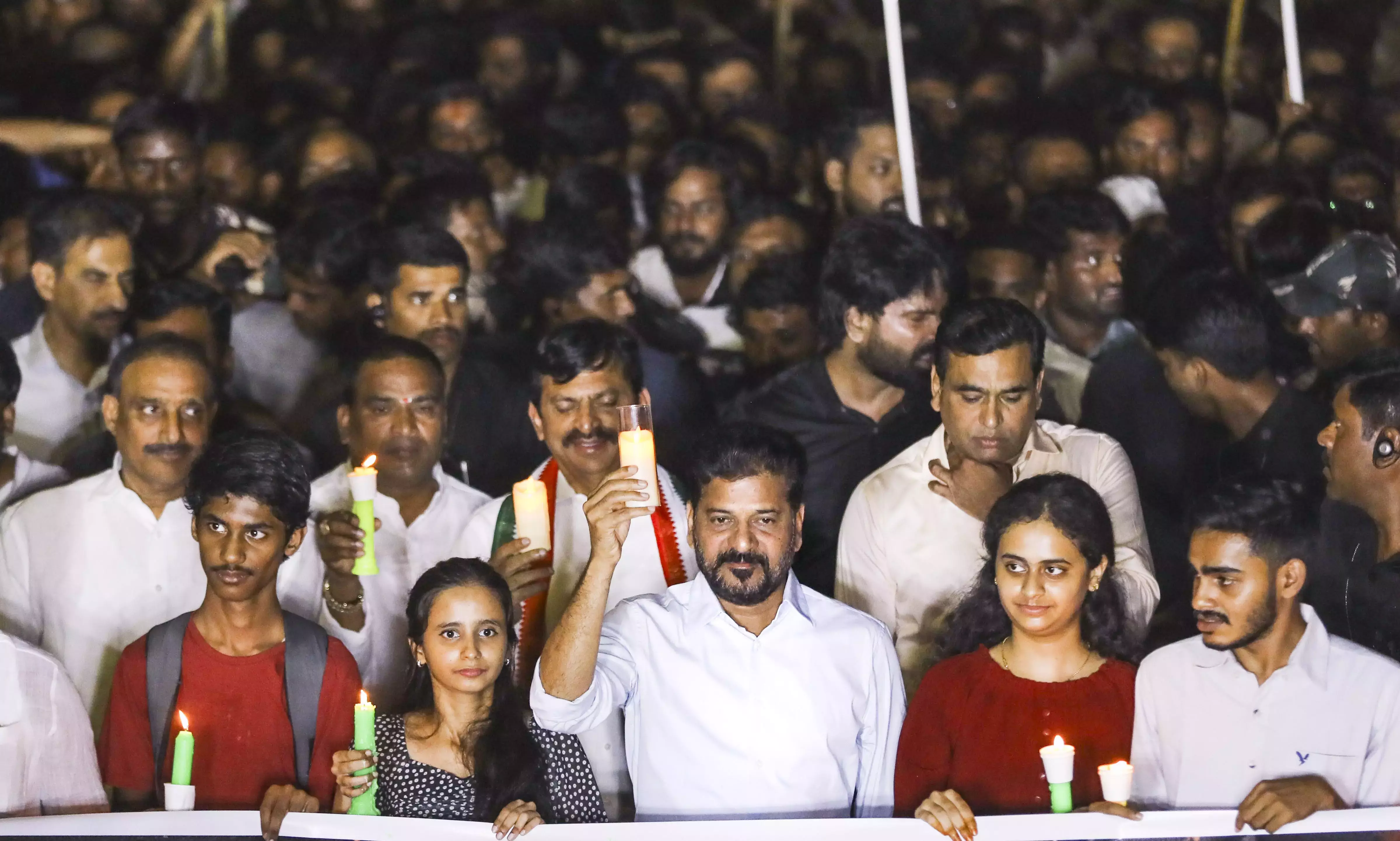 Telangana: हैदराबाद ने प्रधान के जाने का जश्न मनाया