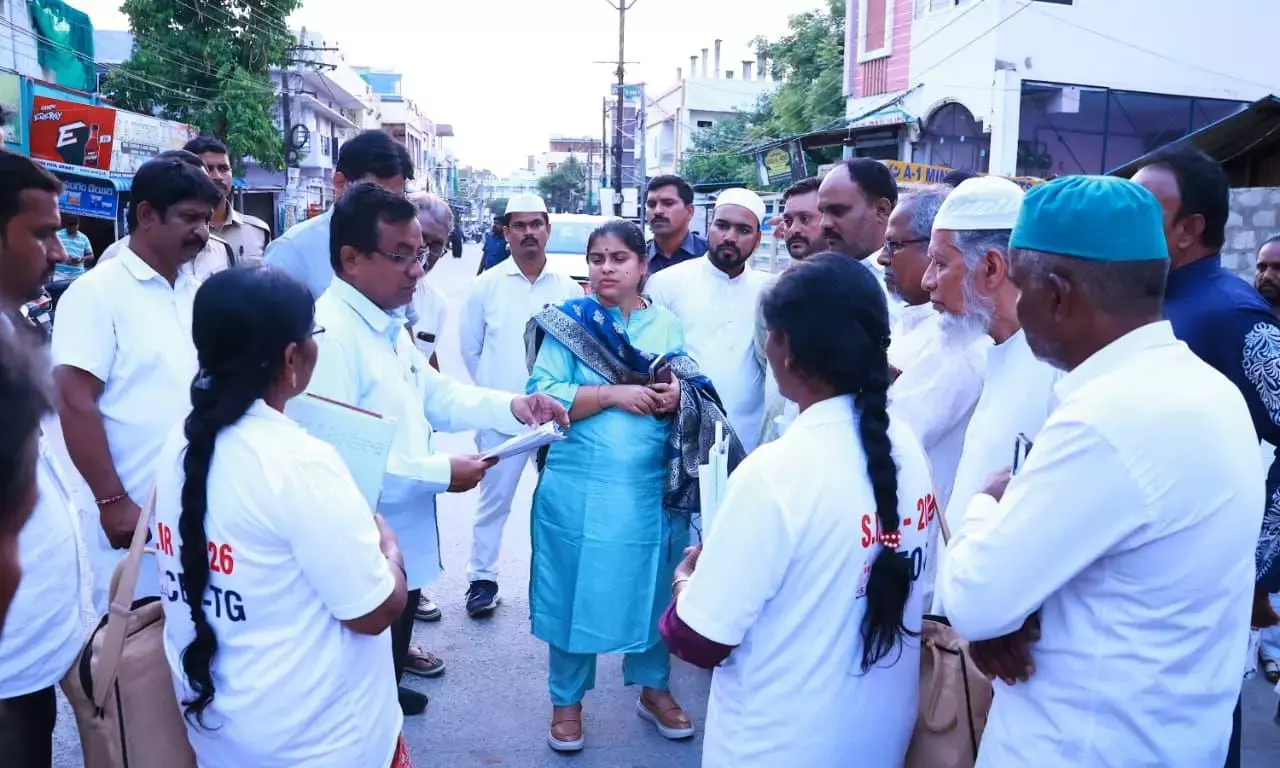 Telangana: SIR ड्राइव ने पूर्ववर्ती वारंगल जिलों में गति पकड़ी Telangana: SIR ड्राइव ने पूर्ववर्ती वारंगल जिलों में गति पकड़ी
