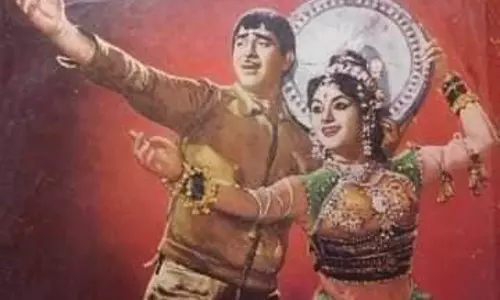 राजा रवि वर्मा की पेंटिंग्स से प्रेरित थे राज कपूर? जानिए कैसे फिल्मों में उतारीं अमर कलाकृतियां राजा रवि वर्मा की पेंटिंग्स से प्रेरित थे राज कपूर? जानिए कैसे फिल्मों में उतारीं अमर कलाकृतियां