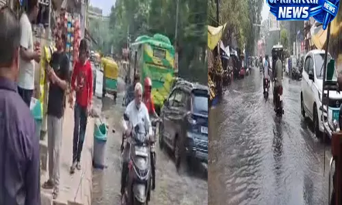 दिल्ली के अनुपम एन्क्लेव में स्थायी जलभराव, बिना बारिश भी सड़कों पर भरा रहता है पानी दिल्ली के अनुपम एन्क्लेव में स्थायी जलभराव, बिना बारिश भी सड़कों पर भरा रहता है पानी