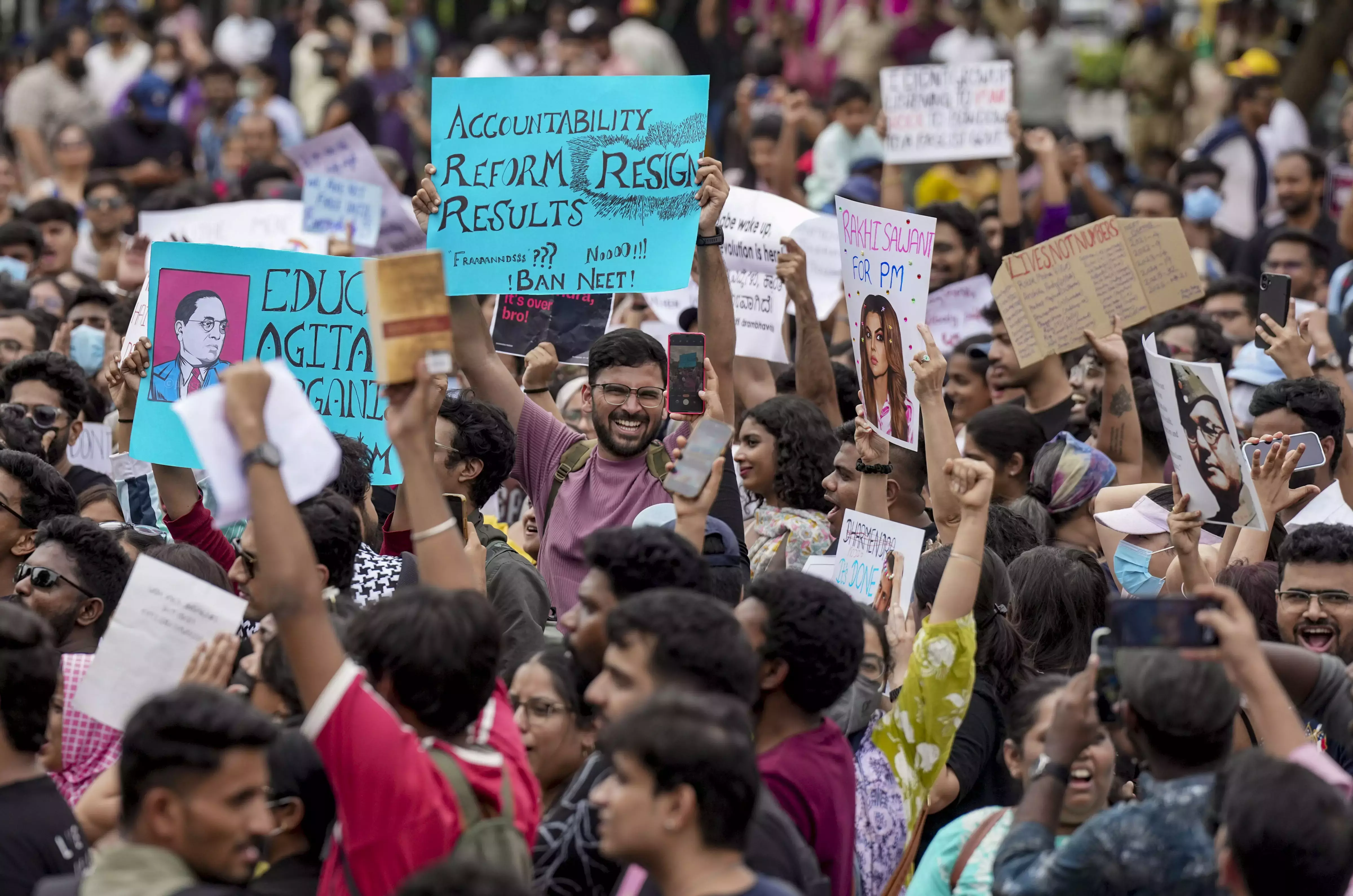 Tamil Nadu: विरोध प्रदर्शन के आखिरी दिन आंतरिक कलह सामने आई Tamil Nadu: विरोध प्रदर्शन के आखिरी दिन आंतरिक कलह सामने आई