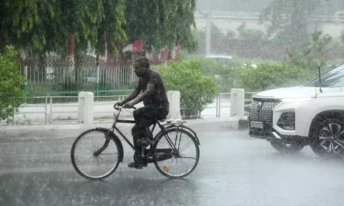 बिहार में जुलाई में मेहरबान हुआ मानसून, कई जिलों में आज बारिश के आसार बिहार में जुलाई में मेहरबान हुआ मानसून, कई जिलों में आज बारिश के आसार