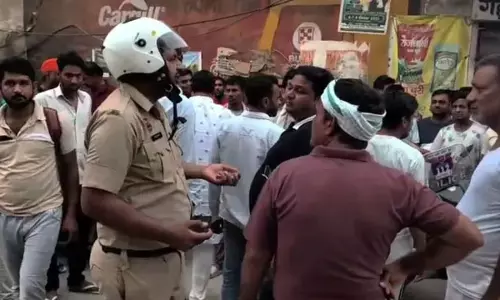 नई मंडी के बाहर चश्मे की दुकान में तोड़फोड़, संचालक घायल; पुलिस जांच में जुटी नई मंडी के बाहर चश्मे की दुकान में तोड़फोड़, संचालक घायल; पुलिस जांच में जुटी