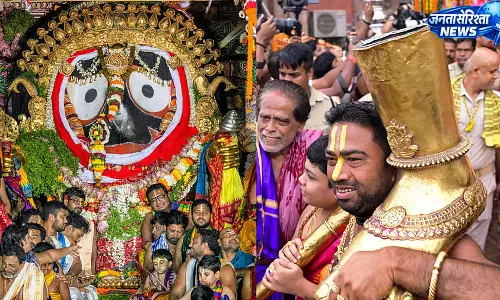 पुरी में जगन्नाथ का स्वर्ण श्रृंगार, उमड़ा भक्तों का सैलाब