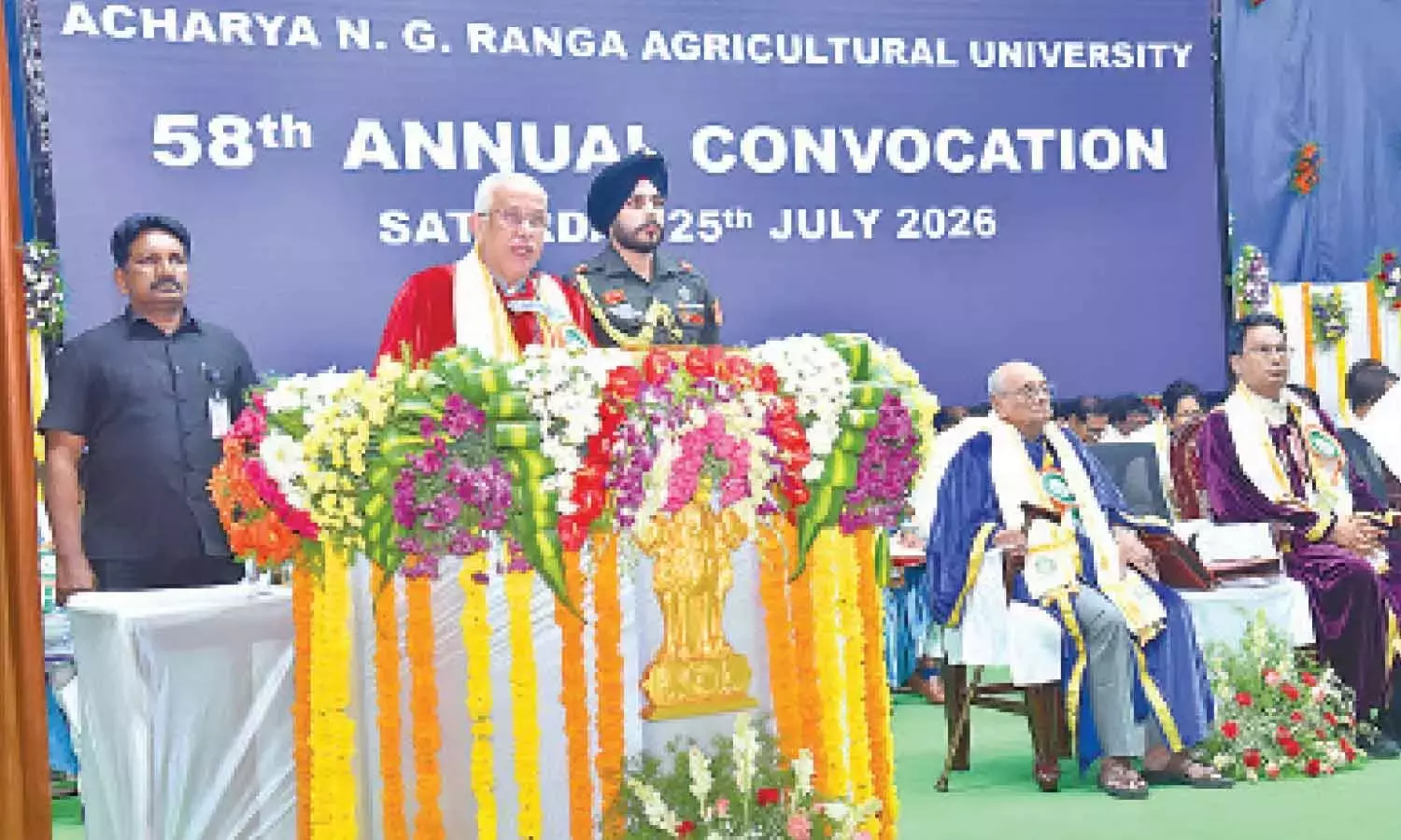 किसानों को सूखा प्रतिरोधी फसलें उगाने की सलाह दें: राज्यपाल नजीर किसानों को सूखा प्रतिरोधी फसलें उगाने की सलाह दें: राज्यपाल नजीर
