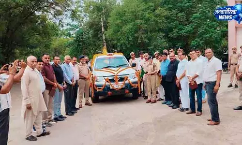 Fatehabad पुलिस ने अवैध पार्किंग पर कार्रवाई के लिए क्रेन मंगवाई Fatehabad पुलिस ने अवैध पार्किंग पर कार्रवाई के लिए क्रेन मंगवाई