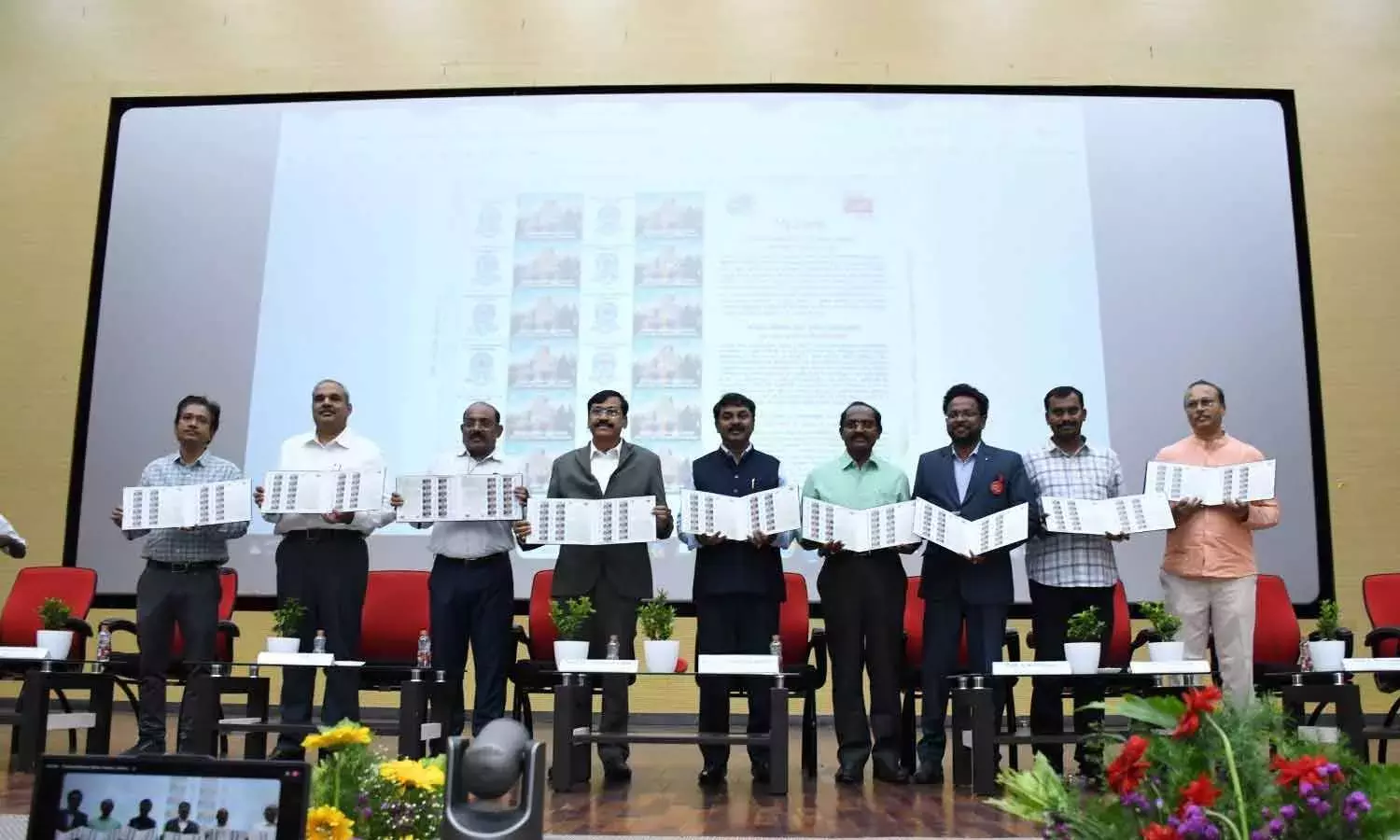 JNTUCEA के 80 वर्ष पूरे होने पर विशेष डाक टिकट जारी किया गया