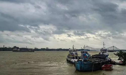 Kolkata: बंगाल में मानसून का असर तेज, उत्तरी जिलों में भारी वर्षा की संभावना Kolkata: बंगाल में मानसून का असर तेज, उत्तरी जिलों में भारी वर्षा की संभावना