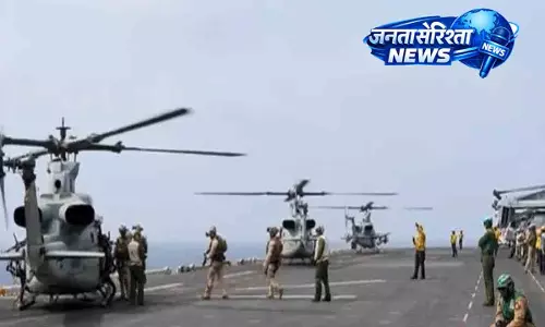 CENTCOM का बयान: अमेरिकी सेना ने 12 कमर्शियल जहाजों का मार्ग बदला CENTCOM का बयान: अमेरिकी सेना ने 12 कमर्शियल जहाजों का मार्ग बदला