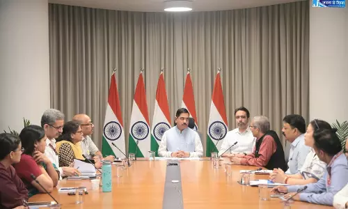 प्रह्लाद जोशी ने संभाला शिक्षा मंत्रालय, पहले ही दिन वरिष्ठ अधिकारियों संग की बैठक प्रह्लाद जोशी ने संभाला शिक्षा मंत्रालय, पहले ही दिन वरिष्ठ अधिकारियों संग की बैठक