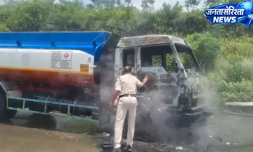 चांडिल गोलचक्कर के पास इंडियन ऑयल टैंकर में लगी आग, NH पर मची अफरा-तफरी