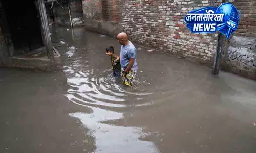 Pakistan में भारी बारिश से 7 लोगों की मौत, 20 घायल Pakistan में भारी बारिश से 7 लोगों की मौत, 20 घायल