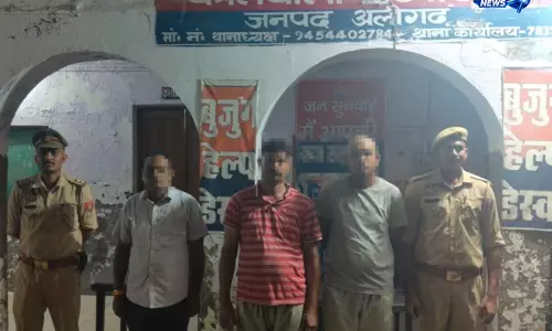 प्रेम प्रसंग के चलते बेटी की हत्या का आरोप; पिता समेत तीन गिरफ्तार प्रेम प्रसंग के चलते बेटी की हत्या का आरोप; पिता समेत तीन गिरफ्तार