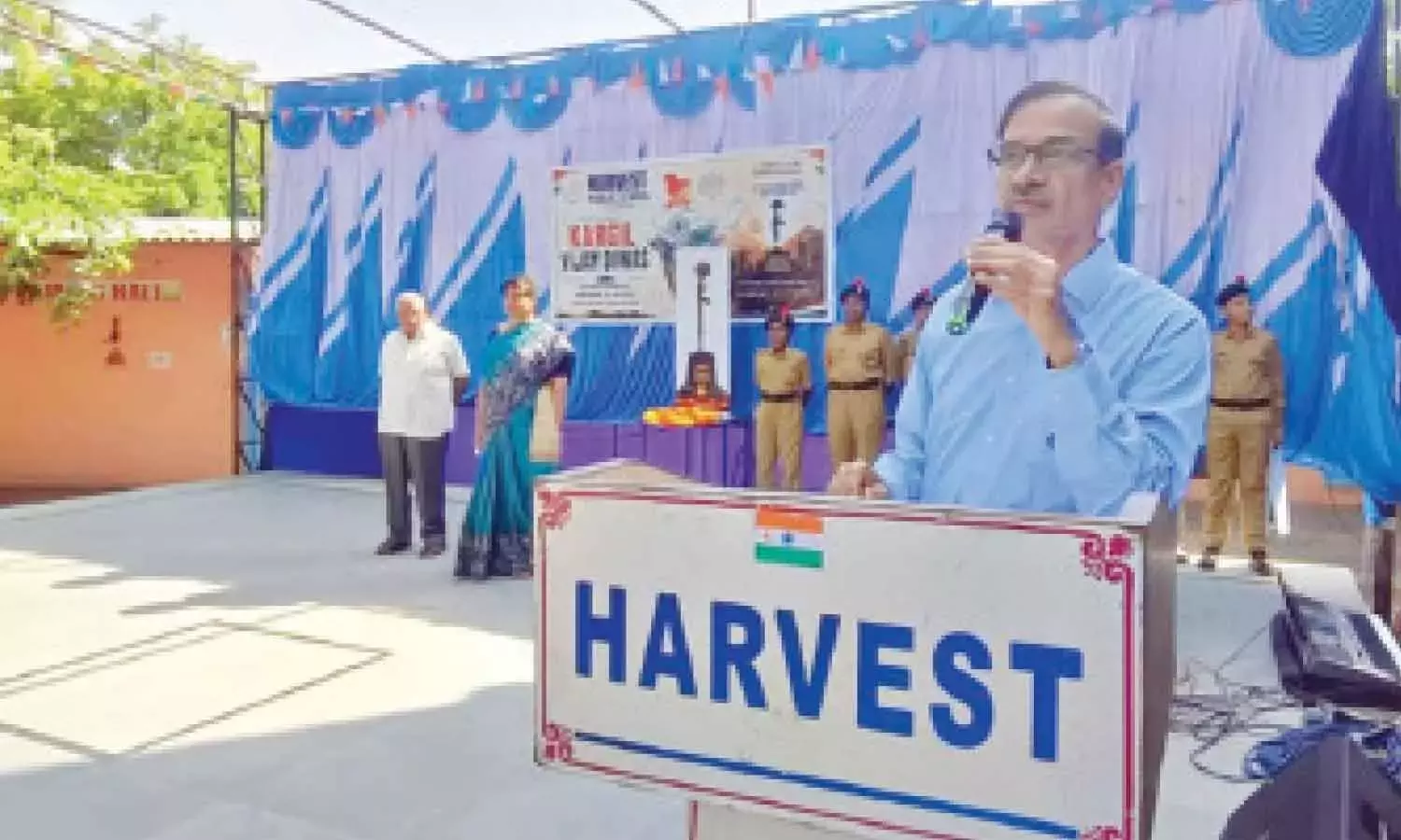Telangana: हार्वेस्ट पब्लिक स्कूल देशभक्तिपूर्ण उत्साह के साथ कारगिल नायकों को सलाम करता है Telangana: हार्वेस्ट पब्लिक स्कूल देशभक्तिपूर्ण उत्साह के साथ कारगिल नायकों को सलाम करता है