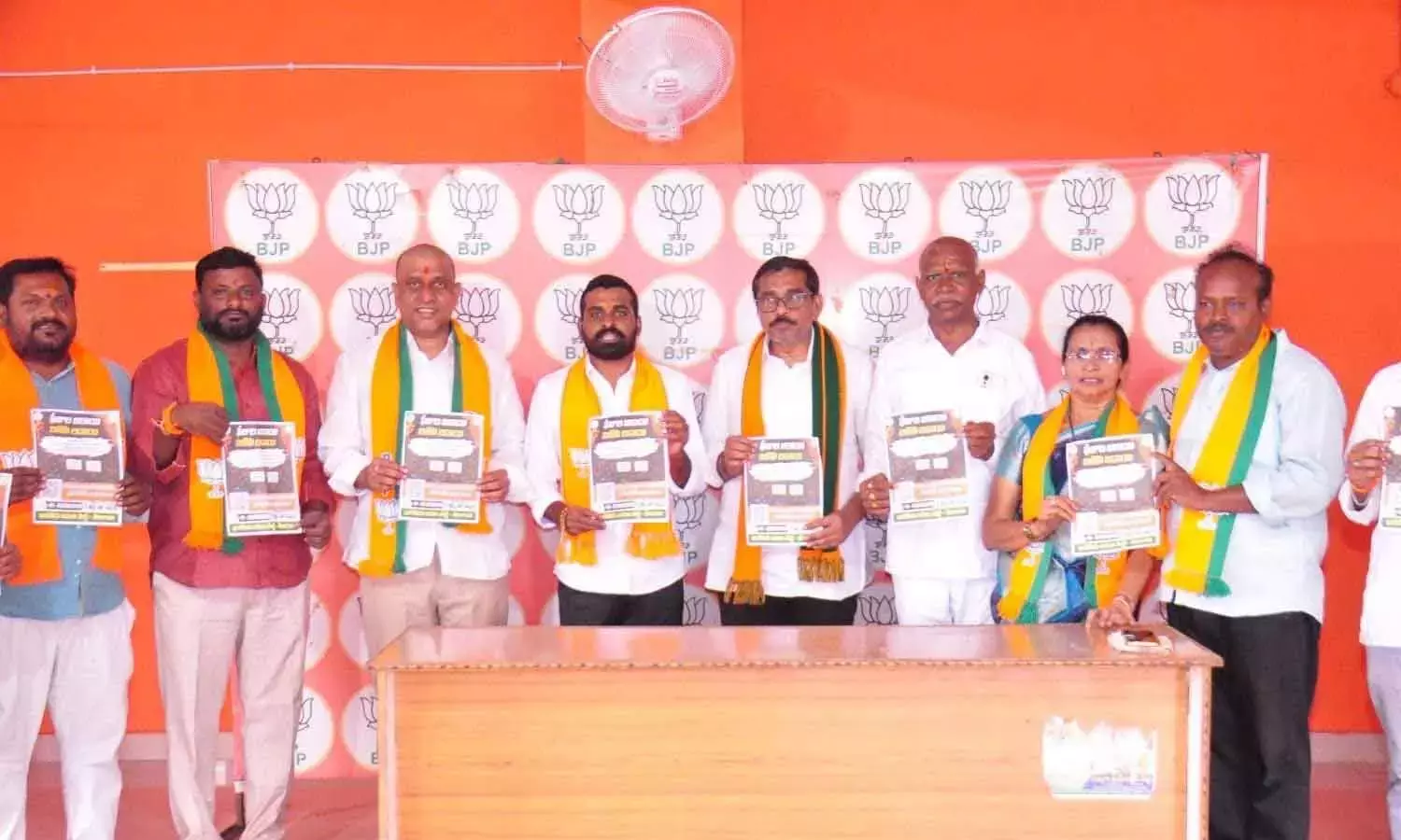 Telangana: भाजपा ने लंबित छात्र शुल्क बकाया को लेकर तेलंगाना सरकार पर दबाव बनाया Telangana: भाजपा ने लंबित छात्र शुल्क बकाया को लेकर तेलंगाना सरकार पर दबाव बनाया