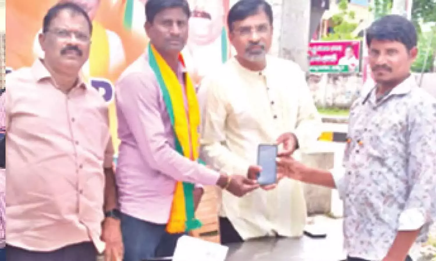 भाजपा ने खम्मम में मतदाताओं की सहायता के लिए SIR हेल्प डेस्क स्थापित की भाजपा ने खम्मम में मतदाताओं की सहायता के लिए SIR हेल्प डेस्क स्थापित की