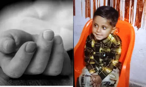 सड़क हादसा, चलती बाइक से गिरा चार वर्षीय मासूम डंपर की चपेट में आया, मौत