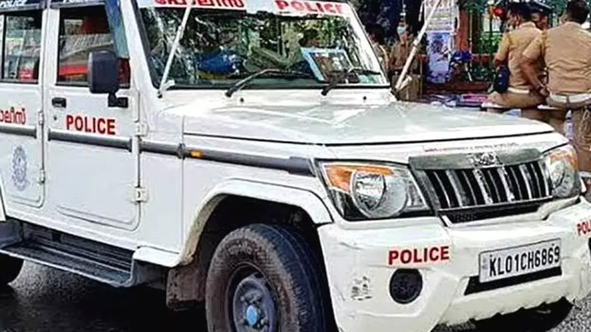तिरुवनंतपुरम के कैथामुक्कू में दिन-दहाड़े एक युवक की काटकर हत्या तिरुवनंतपुरम के कैथामुक्कू में दिन-दहाड़े एक युवक की काटकर हत्या